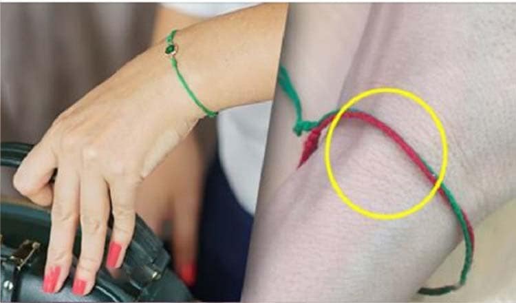 Нитки на левой руке. Зелёная нитка на запястье. Цветная нитка на запястье. Красная нить на руке.