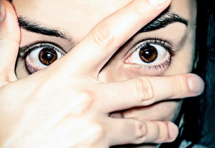 Birinin Gözlerinin İçine 10 Dakika Bakarak Bilinç Değiştirilebilir